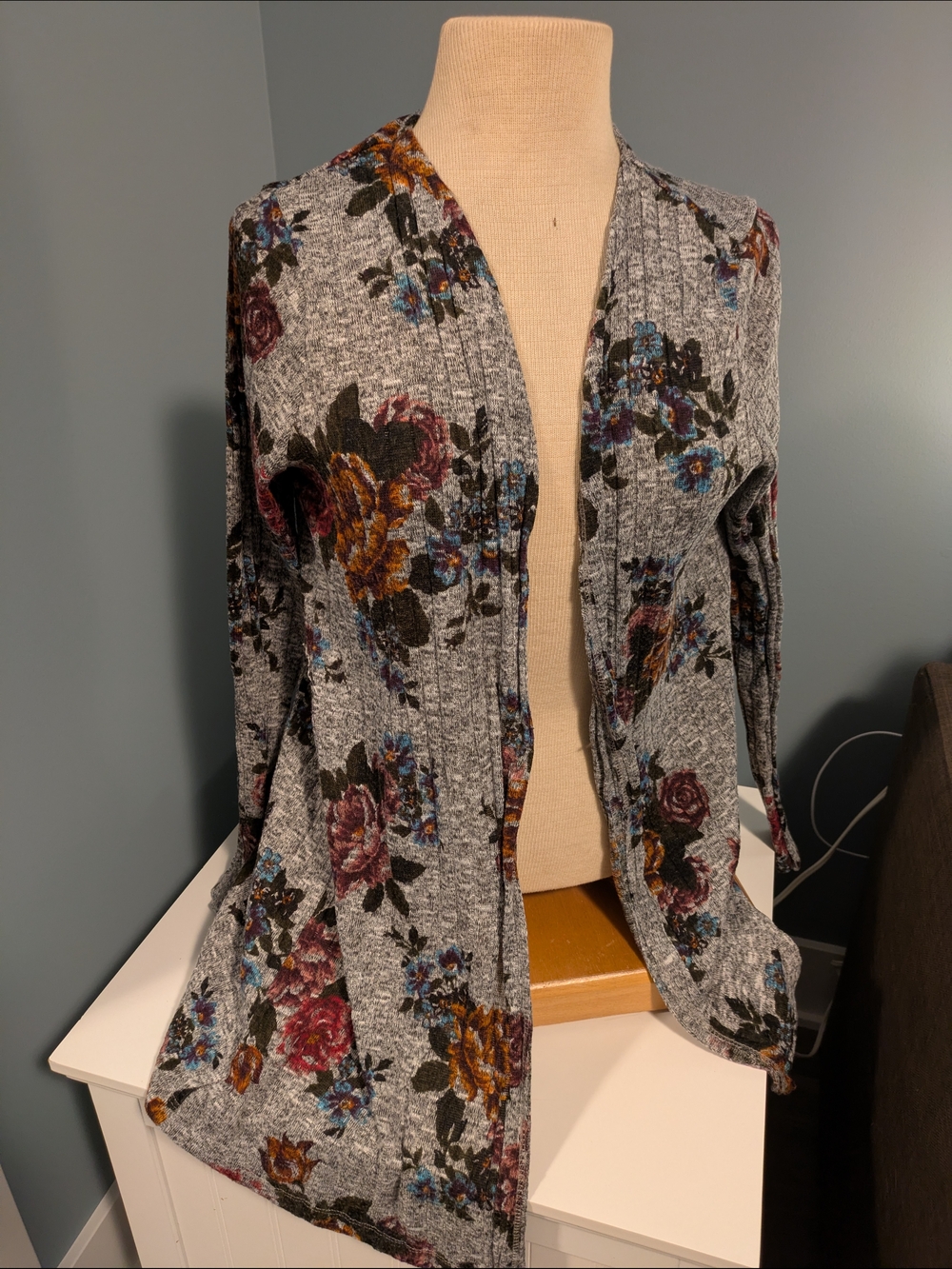 Women’s Floral Open Cardigan Sweater - Gray